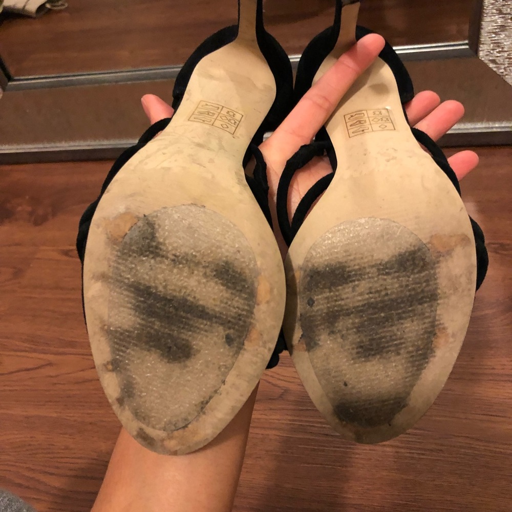 black heels - Picture 6 of 8